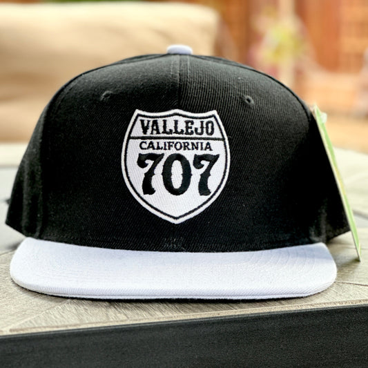 VALLEJO INTERSTATE 707 SNAP BACK BLACK & WHITE BASEBALL HAT